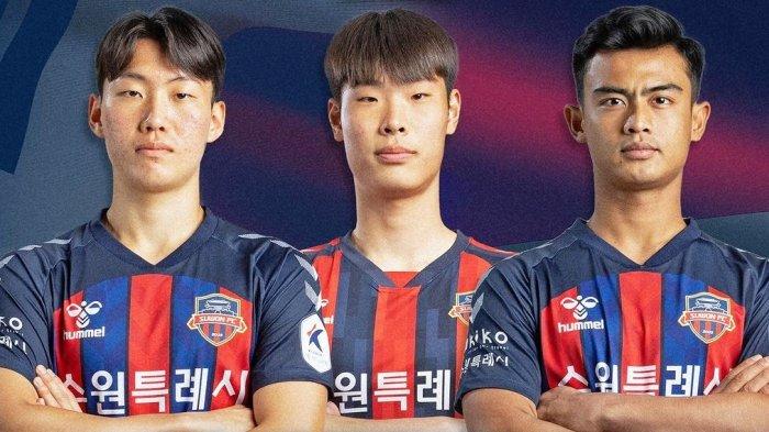 Poster dukungan Suwon FC untuk Kang Sang-yoon (kiri), Lee Young Jun (tengah), dan Pratama Arhan (kanan).