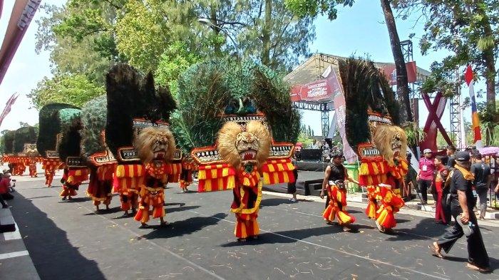 Puluhan Peserta Tampilkan Kreativitas di Karnaval Wisata Mahardika 2025 Kulon Progo