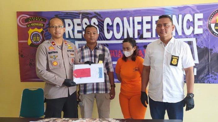 Tersangka RUM saat dihadirkan di hadapan awak media di Mapolsek Mlati