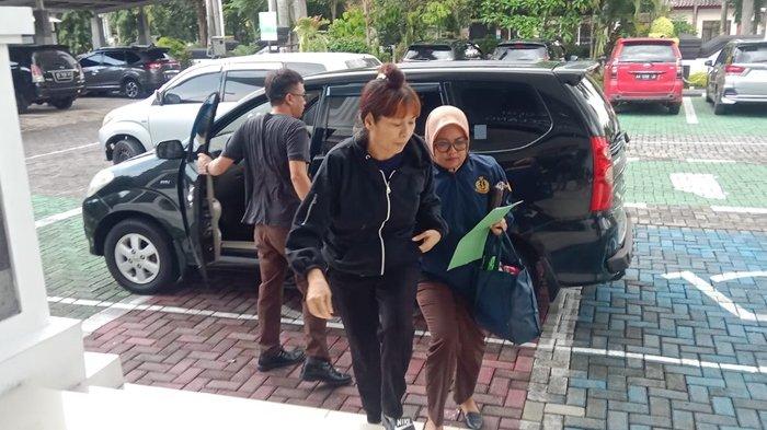 Kejaksaan Negeri (Kejari) Kabupaten Magelang bersama Tim Tabur Kejaksaan Agung meringkus buronan terpidana kasus TPPU bernama Sophia Loretta Hutabarat