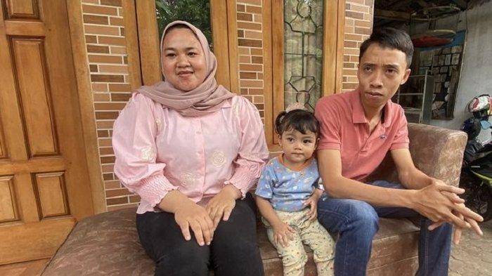 DITOLONG MAYOR TEDDY: Keluarga asal Lampung yang ditolong Mayor Teddy menembus kemacetan di jalan tol, Sabtu (1/2/2025).