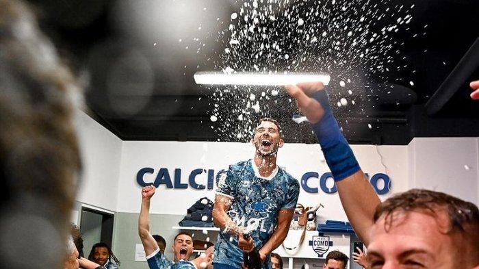 Keseruan pemain Como usai berhasil promosi ke Serie A