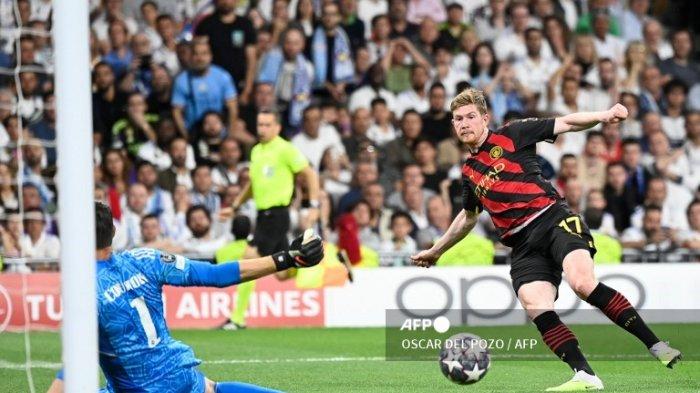 Kevin De Bruyne vs Thibaut Courtois di semifinal Liga Champions antara Real Madrid vs Manchester City di stadion Santiago Bernabeu di Madrid pada 9 Mei 2023.