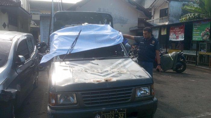 Kondisi mobil Polsek Godean yang dirusak massa solidaritas driver online (Tribun Jogja/Ahmad Syarifudin)

