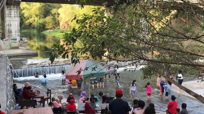 Menikmati Kopi di Pinggir Sungai Opak
