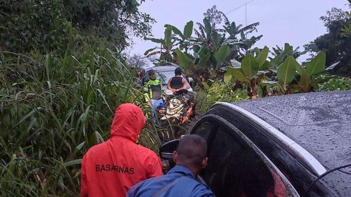 Dua mobil tersesat di hutan Wonosobo, Jawa Tengah