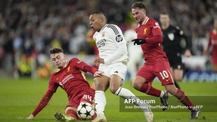 Kylian Mbappe vs Conor Bradleydi Liga Champions antara Liverpool vs Real Madrid di Anfield 27 November 2024