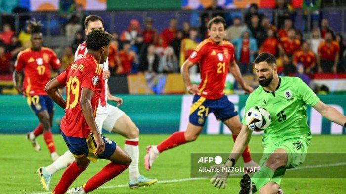 Lamine Yamal vs Giorgi Mamardashvili di Euro 2024 antara Spanyol vs Georgia di Stadion Cologne di Cologne pada 30 Juni 2024.