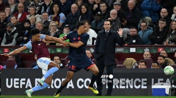 Leny Yoro vs Ollie Watkins di Liga Konferensi Eropa antara Aston Villa vs Lille di Villa Park di Birmingham, Inggris tengah pada 11 April, 2024.