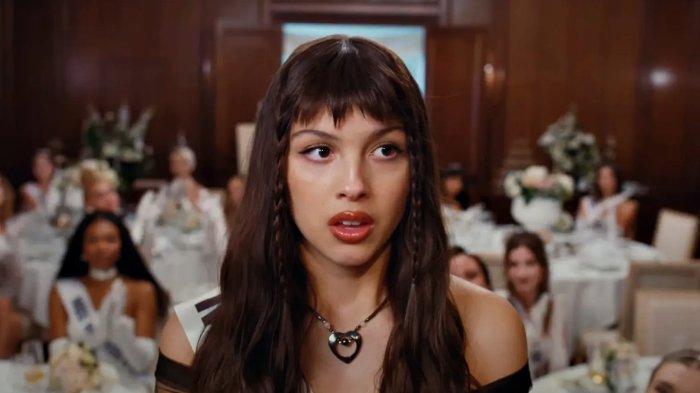 Lirik Lagu obsessed Olivia Rodrigo dengan Terjemahan Bahasa Indonesia