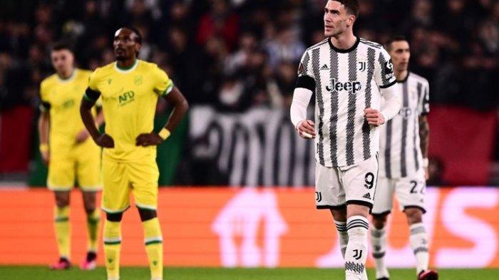 Nantes vs Juventus di Liga Eropa - Foto dok: Dusan Vlahovic (kanan) setelah mencetak gol dalam pertandingan Juventus vs Nantes pada leg pertama playoff knockout Liga Europa 2022-2023 di Stadion Allianz, Jumat (17/2/2023) dini hari WIB.