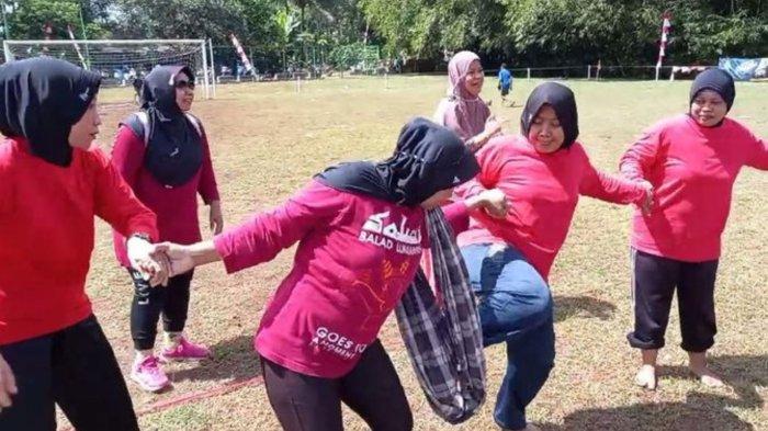 Lomba Estafet Sarung