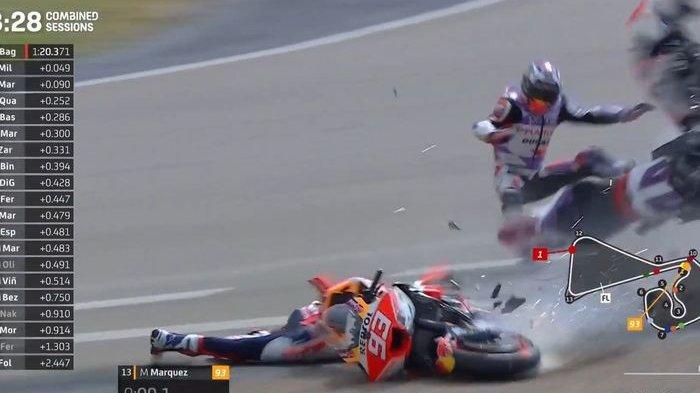 MotoGP Jerman - Kecelakaan antara pembalap Repsol Honda Marc Marquez (kiri) dan Johann Zarco (kanan) dari tim Pramac Racing pada latihan kedua MotoGP Jerman di Sachsenring, Saxony, Jerman, 16 Juni 2023.