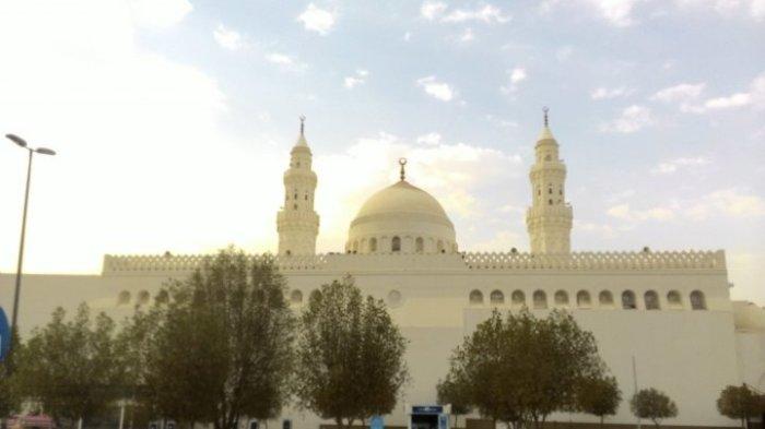 Masjid Qiblatain adalah Masjid bersejarah yang menjadi saksi bisu terkait penentuan arah kiblat umat Muslim di zaman Nabi Muhammad.
