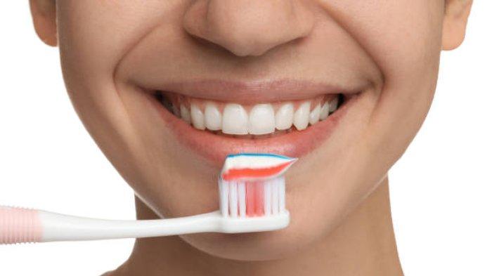 Gigi Kuning Bikin Tidak Pede? Berikut ini Cara Memutihkan Gigi Dengan Bahan Alami