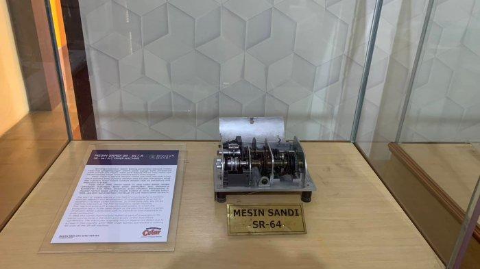 Mesin SR 64 salah satu koleksi yang dimiliki Museum Sandi.