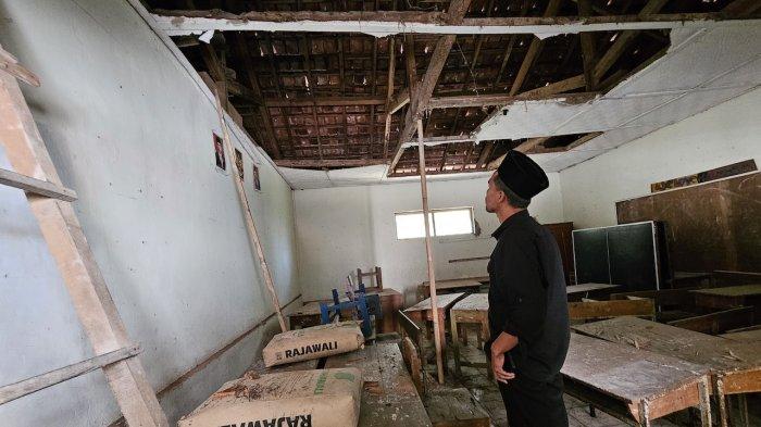 Kondisi salah satu ruang kelas di MI Sirojul Munir. Saat ini menjelma menjadi gudang