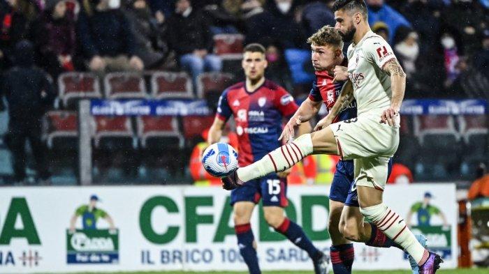 Olivier Giroud vs Matteo Lovato di LIga Italia Serie A antara Cagliari dan AC Milan, pada 19 Maret 2022 di Sardegna Arena di Cagliari.