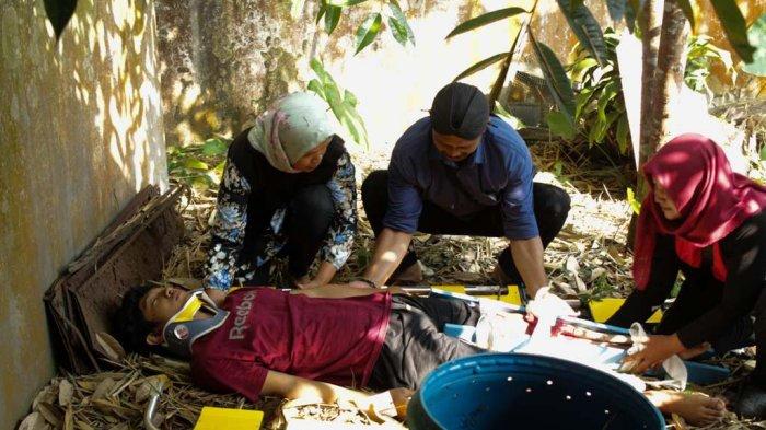 PPK ORMAWA UKM Relawan UMY menggelar simulasi penanganan bencana erupsi Gunung Merapi di Desa Sumber, Magelang.