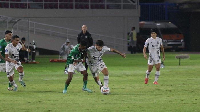 Laga PSS Sleman kontra Borneo FC di Stadion Manahan, Solo, Kamis (14/3/2024)
