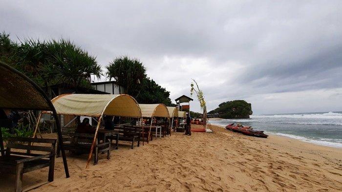 Pantai Pulang Sawal atau populer dikenal sebagai Pantai Indrayanti di Kapanewon Tepus, Gunungkidul. Dinas Pariwisata (Dispar) setempat kini tengah mengkaji rencana penataan kawasan wisata pantai.