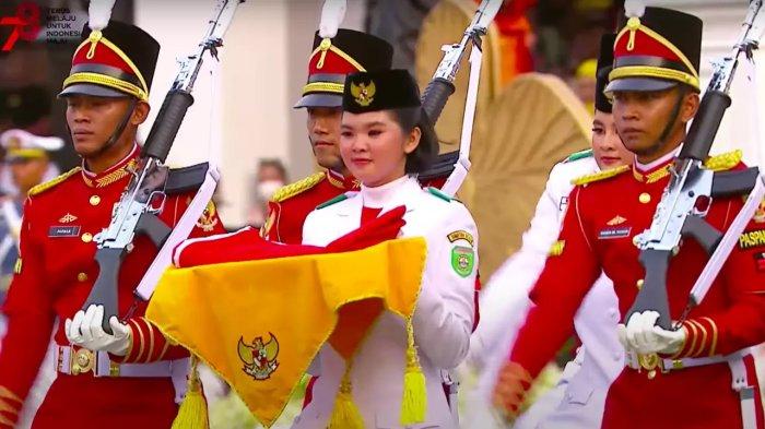 Paskibraka Nasional 2023 asal Sumatra Selatan (Sumsel), Keyla Azzahra Purnama yang terpilih menjadi pembawa baki pada Upacara Penurunan Bendera Merah Putih di Istana Merdeka Jakarta pada Jumat (17/8/2023).