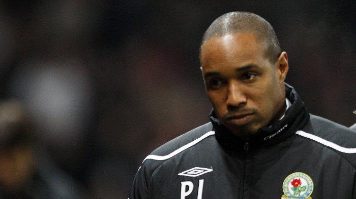 Paul Ince saat menjadi manajer Blackburn Rovers di perempat final Piala Liga Inggris melawan Manchester United di Old Trafford di Manchester, barat laut Inggris pada tanggal 3 Desember 2008.