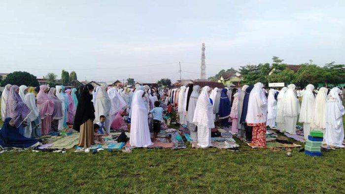 Pelaksanaan Salat Idulfitri di Lapangan Sendangadi, Mlati, Sleman, Sabtu (22/04/2023).