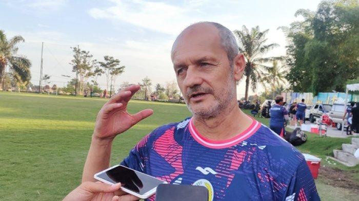 Pelatih PSS Sleman, Risto Vidakovic, saat berbincang dengan Tribunjogja.com, Jumat (17/11/2023).