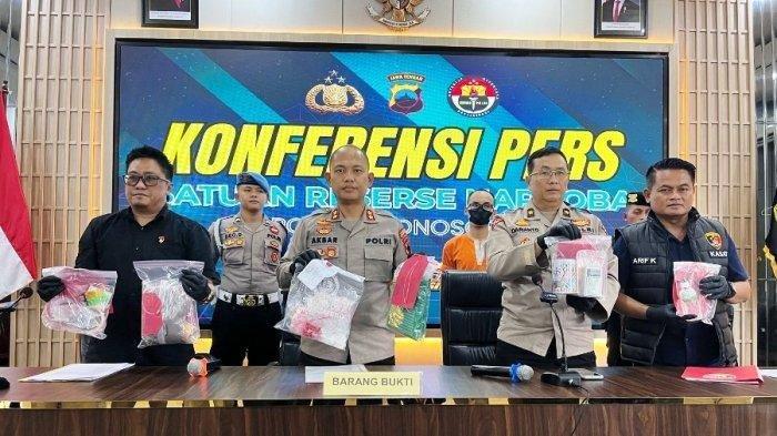 UNGKAP KASUS NARKOBA - Satresnarkoba Polres Wonosobo ungkap kasus peredaran narkoba di Kabupaten Wonosobo, Jumat (23/5/2025). Tiga pelaku telah ditangkap dan ditetapkan menjadi tersangka.