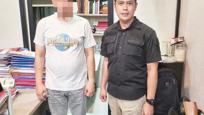 Pengemudi Fortuner arogan berinisial Ir PWGA (kiri) bersama dengan anggota TNI. Pelaku ditangkap usai memakai pelat palsu mobil dinas TNI, Selasa (16/4/2024).