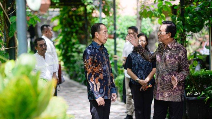 caption: Pertemuan Presiden ketujuh Republik Indonesia Joko Widodo dan Raja Keraton Yogyakarta, Sri Sultan HB X di Kraton Kilen, Rabu (15/1/2025).