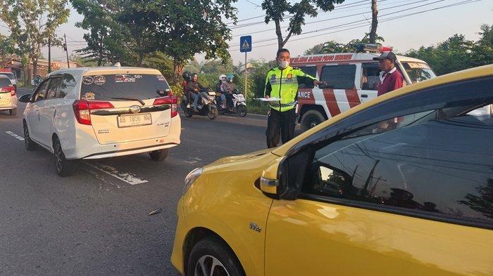 Pengendara motor tertukar di pasar kecamatan wates