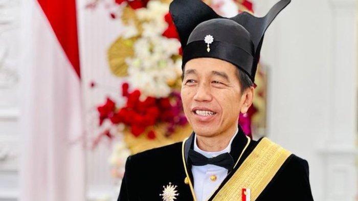 Presiden Joko Widodo kenakan baju adat Ageman Songkok Singkepan Ageng saat menghadiri Upacara Peringatan Detik-detik Proklamasi Kemerdekaan Republik Indonesia, Kamis (17/8/2023).