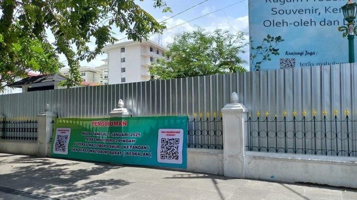 TERAS MALIBORO 2: Lokasi Teras Malioboro 2 yang terletak di sisi utara DPRD DIY, tampak telah dipagari seng