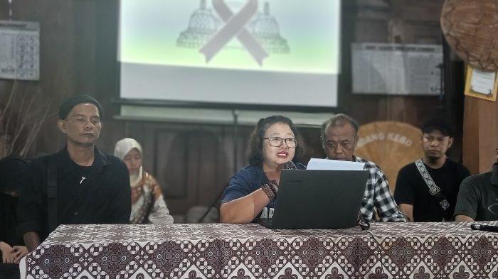 Ketua Komunitas Kandang Kebo, Maria Tri Widayati menyampaikan sikap penolakan terhadap pemasangan chattra di stupa Induk Candi Borobudur. Sikap penolakan, yang disampaikan di basecamp Kandang Kebo, Sleman Yogyakarta ini mewakili puluhan komunitas pelestari cagar budaya di sejumlah daerah di Indonesia.
