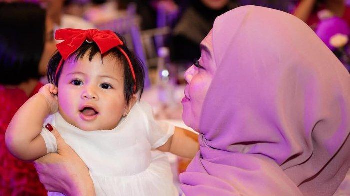Raffi-Nagita mengunggah foto Lily dan Tieta (ibunda Gigi) dan membubuhkan caption nama Ranaima Malika dalam instagram pribadinya pada Senin 9 Desember 2024