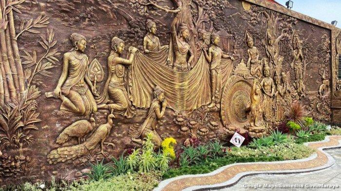 Relief di dekat Patung Buddha Tidur, Wihara Dharma Shanti, Kabupaten Bintan, Kepri