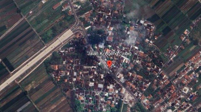 EXIT TOL JOGJA SOLO:  Rencana pelebaran Jalan Ki Ageng Gribig untuk menopang proyek pembangunan Jalan Tol Jogja-Solo, Exit Tol Klaten, Kecamatan Ngawen, Kabupaten Klaten, Jawa Tengah.