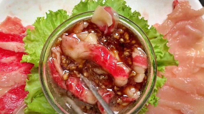 Resep BBQ dan Grill Daging Sapi Ala Korea: Masukkan daging ke dalam mangkuk saus BBQ