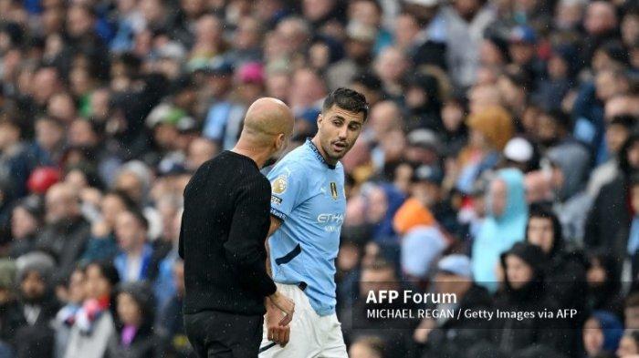 Rodri dan Pep Guardioladi Liga Inggris antara Manchester City vs Arsenal di Stadion Etihad pada 22 September 2024 di Manchester, Inggris.