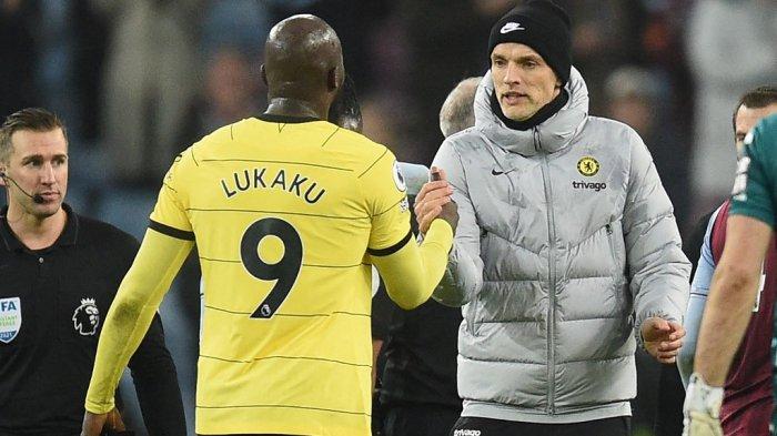 Romelu Lukaku dan Thomas Tuchel di Liga Inggris antara Aston Villa vs Chelsea di Villa Park di Birmingham, Inggris tengah pada 26 Desember 2021. Chelsea memenangkan pertandingan 3-1.