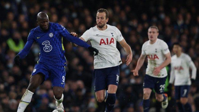 Romelu Lukaku vs Harry Kane di semi final Piala Liga Inggris antara Chelsea vs Tottenham Hotspur di Stamford Bridge, di London pada 05 Januari 2022.