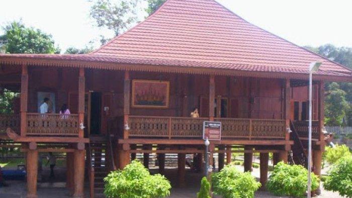 Rumah Nuwo Sesat (Lampung) Pinterest.com