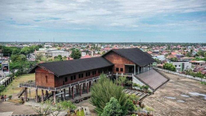 Rumah Radakng (Kalimantan Barat) Pinterest.com