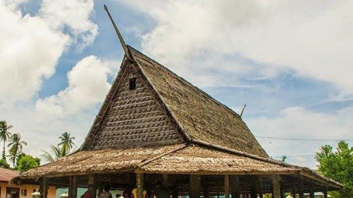 Rumah Sesadu (Maluku) Pinterest.com