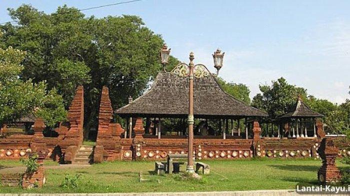 Rumah Adat Kasepuhan (Jawa Barat)