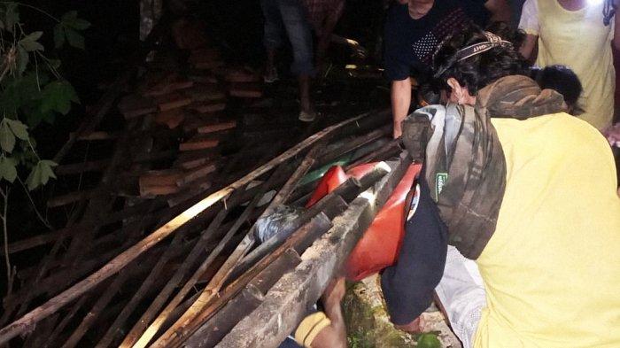 Rumah rusak di Gunungkidul akibat gempa bumi 6,4 SR di Bantul, Jumat (30/6/2023) malam