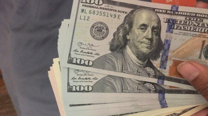ILUSTRASI DOLLAR: Rupiah Tertekan, Nyaris Tembus 17.000 per Dolar AS