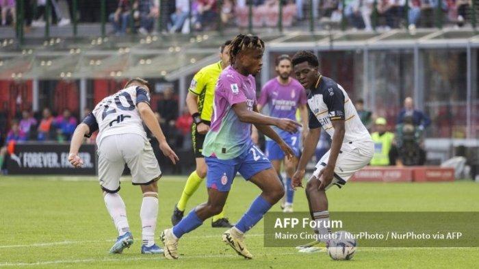 Samuel Chukwueze di Liga Italia Serie A antara AC Milan vs Lecce di Stadion San Siro, Milan, Italia, pada 6 April 2023.